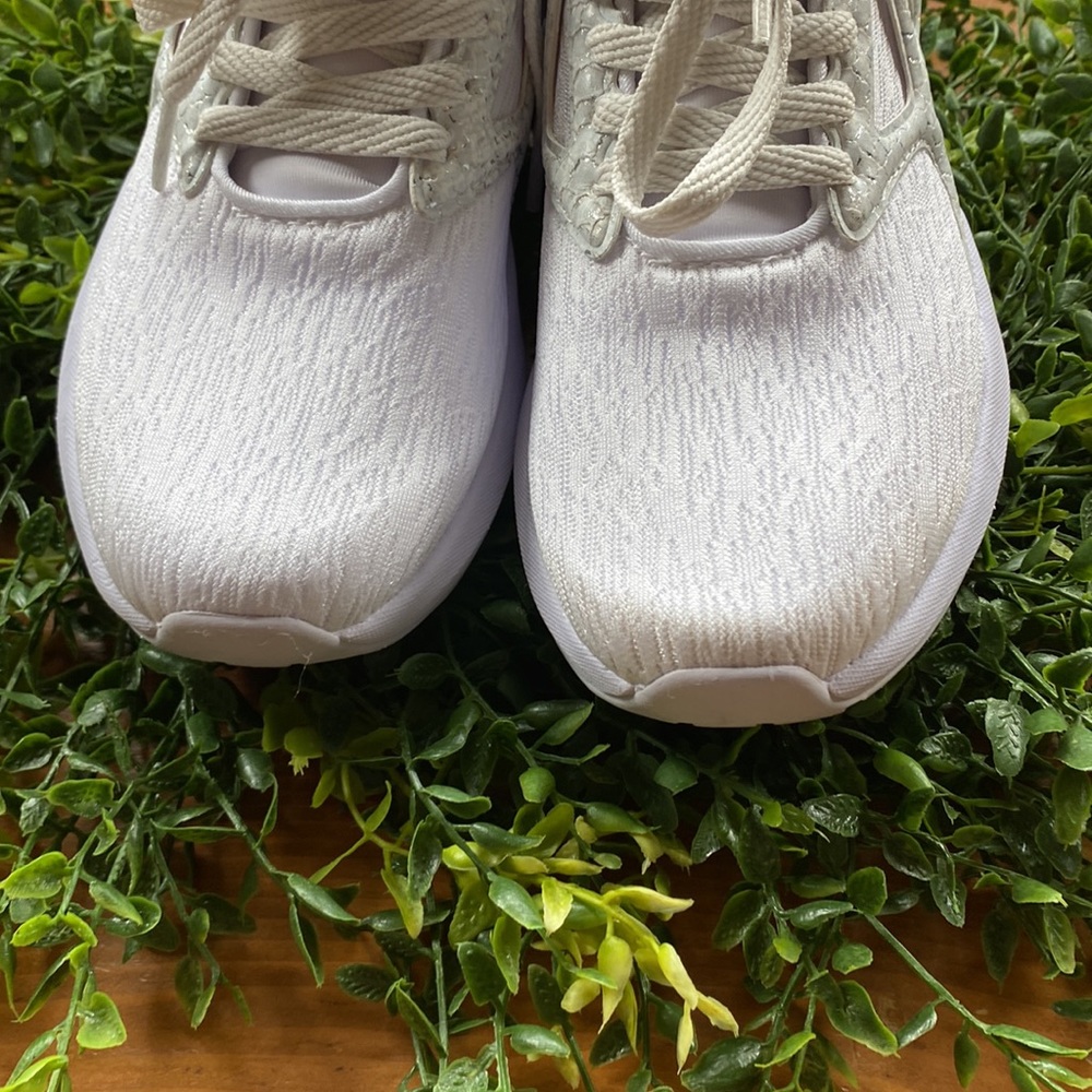 Fabletics Redondo Performance Sneaker White/Silve… - image 8